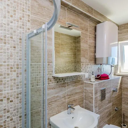 Nikolina - Double With Balcony And Sea View Apartmán *