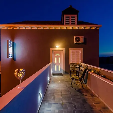 Nikolina - Double With Balcony And Sea View Апартаменты Дубровник